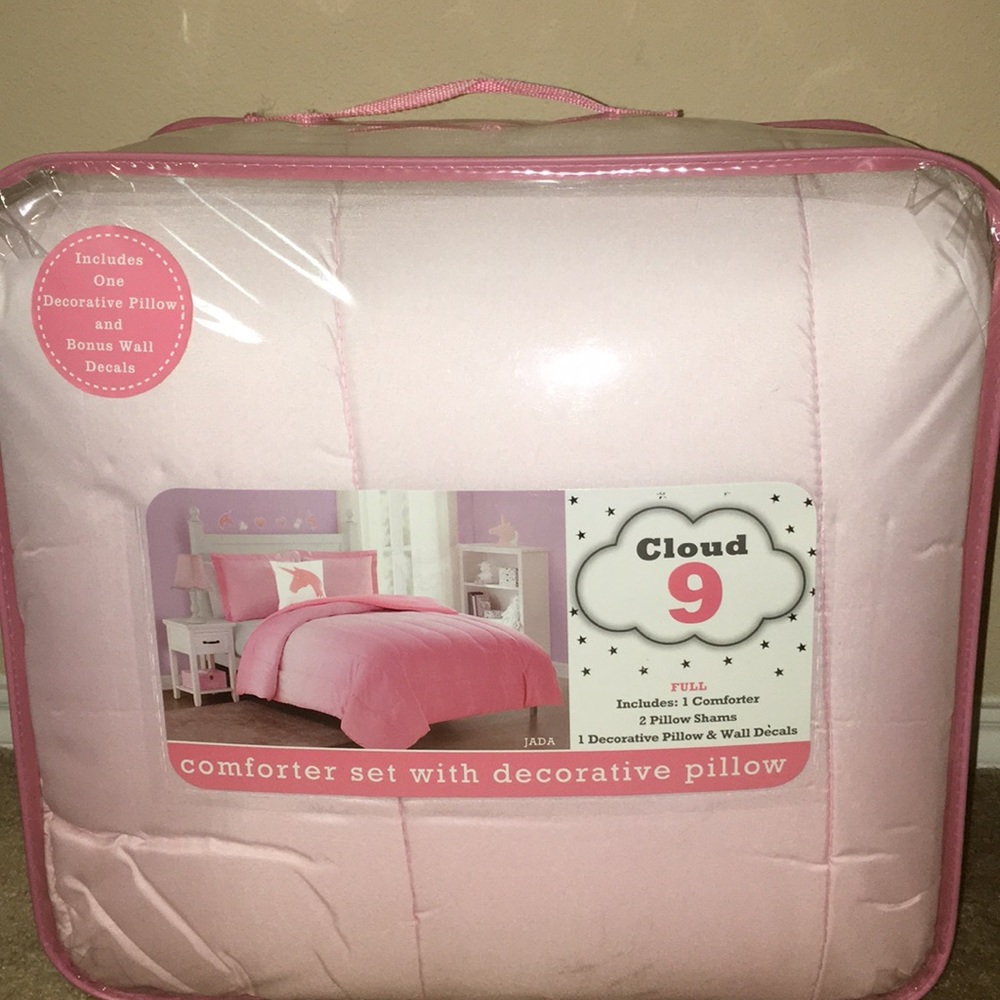 NEW full size comforter set with decorative pillow
